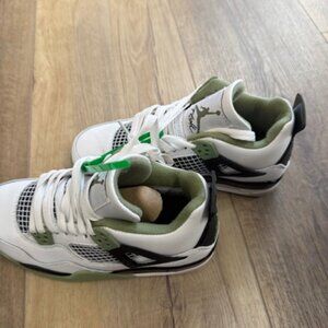 NEW Air Jordan 4 Retro Flight AQ9129-103 Youth Sz. 4.5